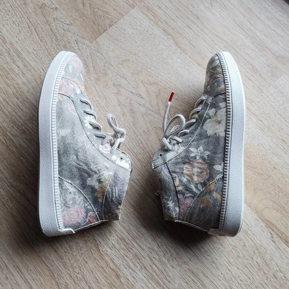 Think! brand light gray with floral accent high top sneakers. NWT. Size 8.Cute! - Picture 4 of 11